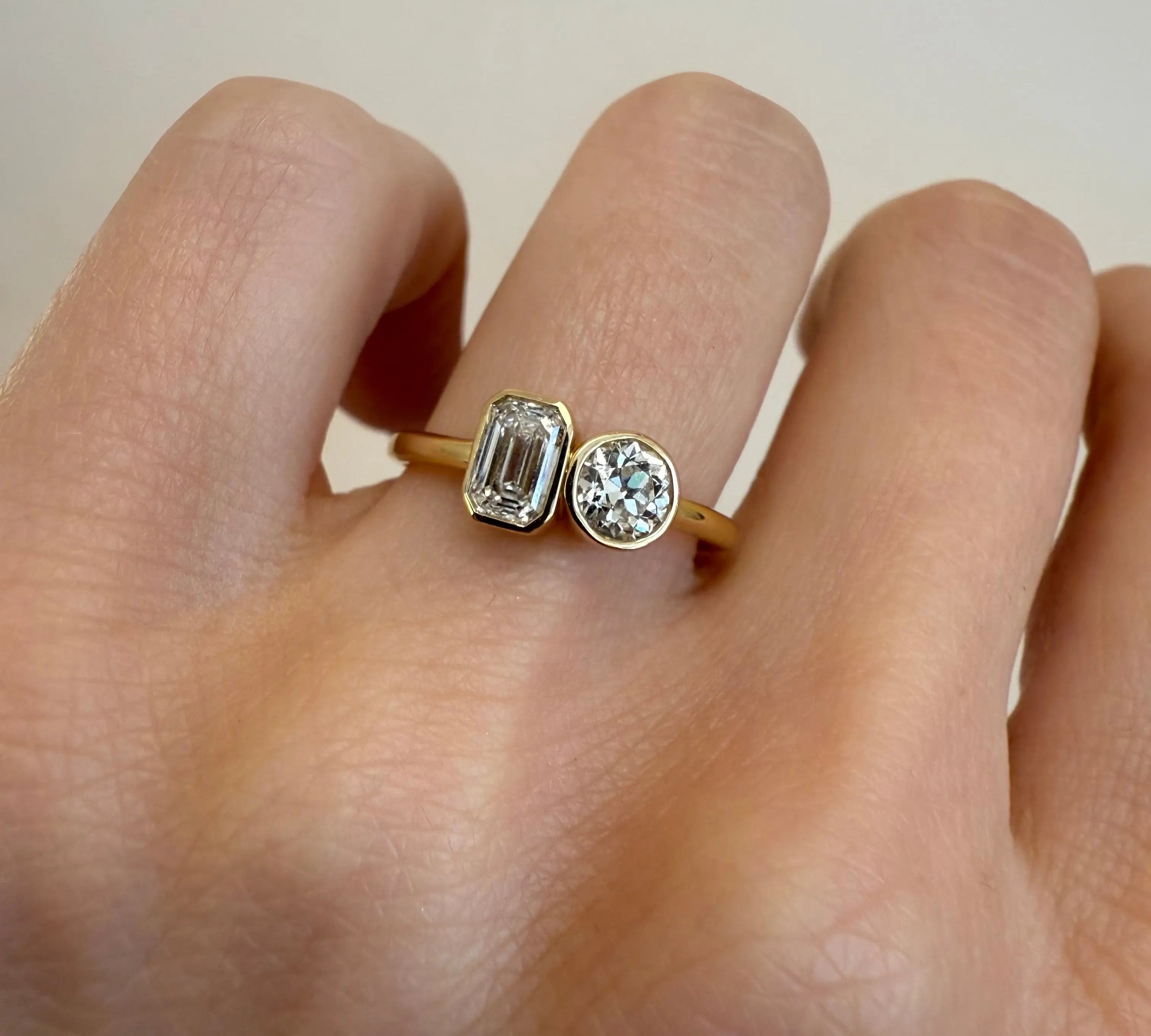 0.46ct Emerald Cut & 0.42ct Old Euro Diamond Toi et Moi Ring [on hand]