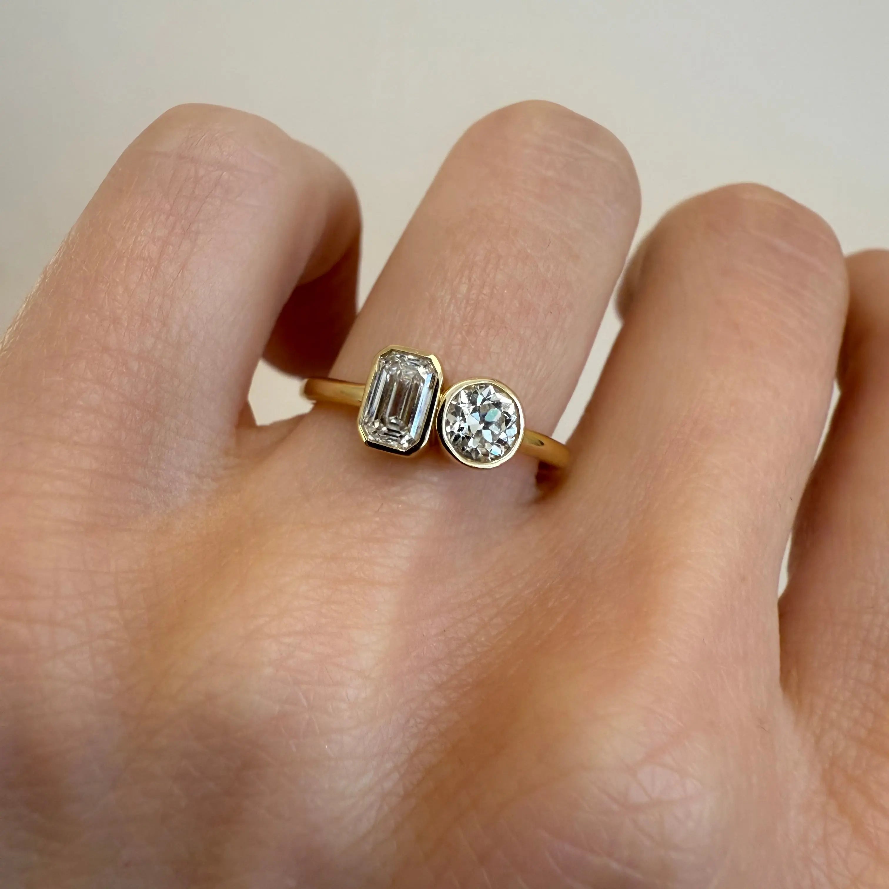 0.46ct Emerald Cut & 0.42ct Old Euro Diamond Toi et Moi Ring [on hand]