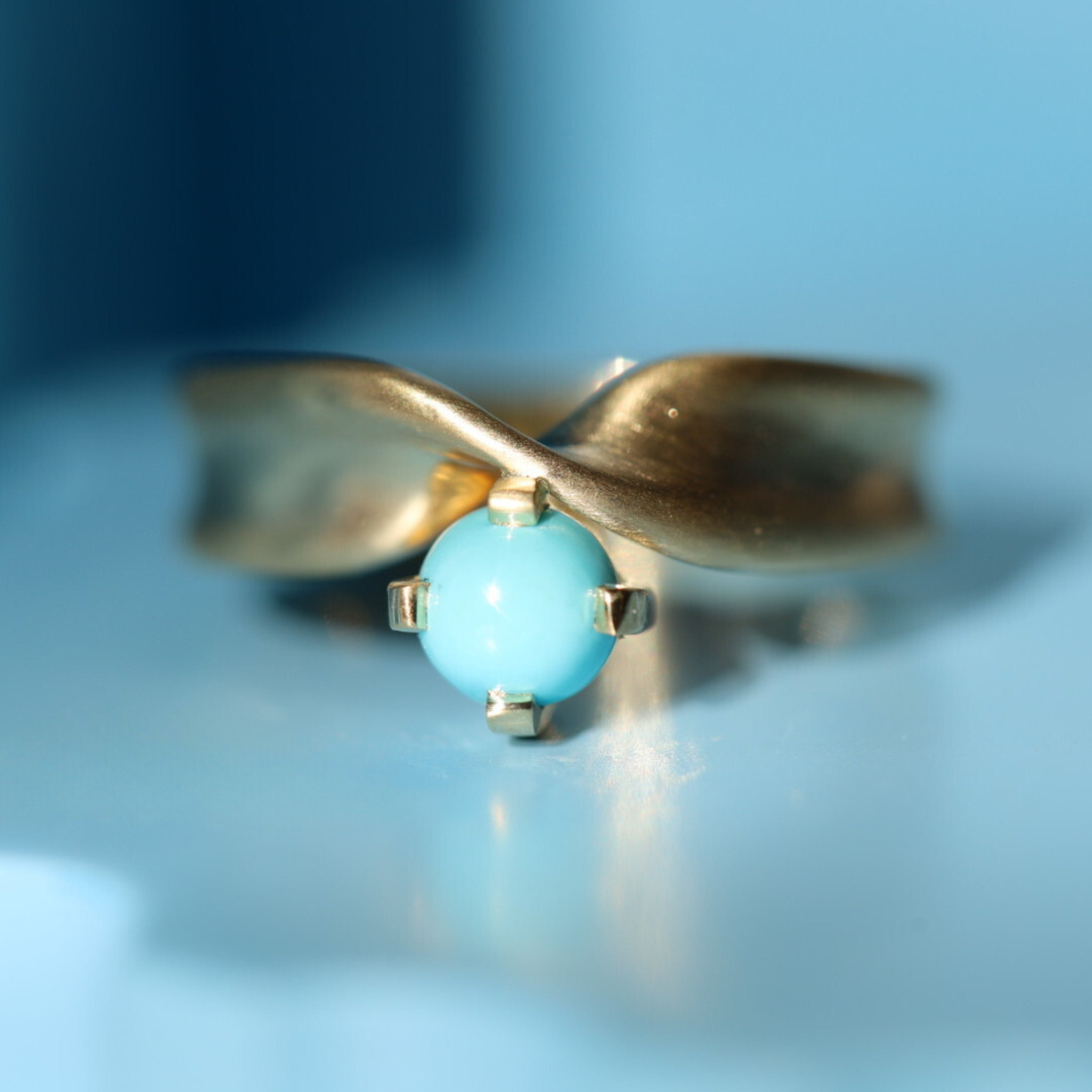 0.58ct Turquoise Twist Ring [flat lay]