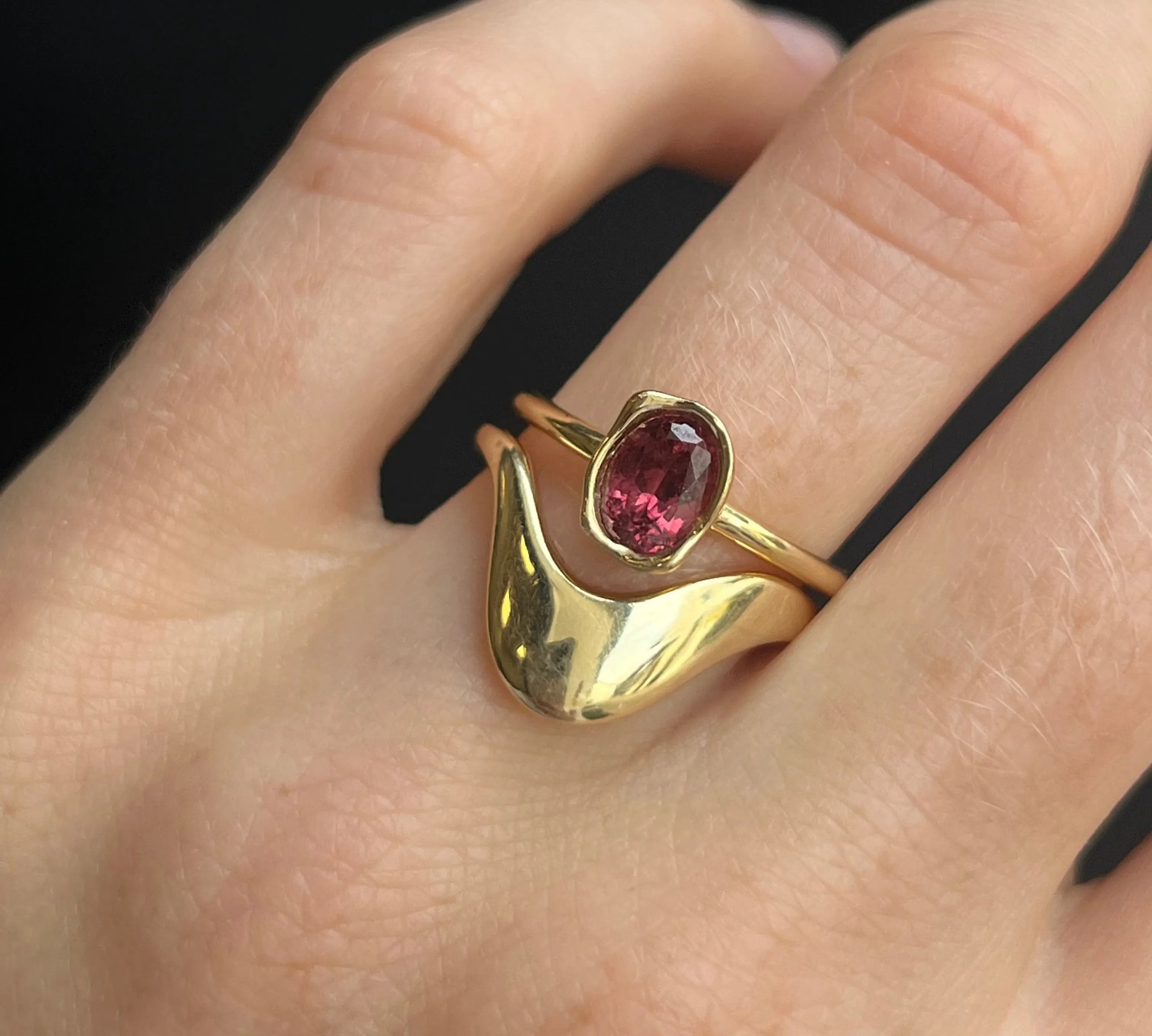 0.93ct Malawi Ruby Abstract Bezel Ring [on hand]