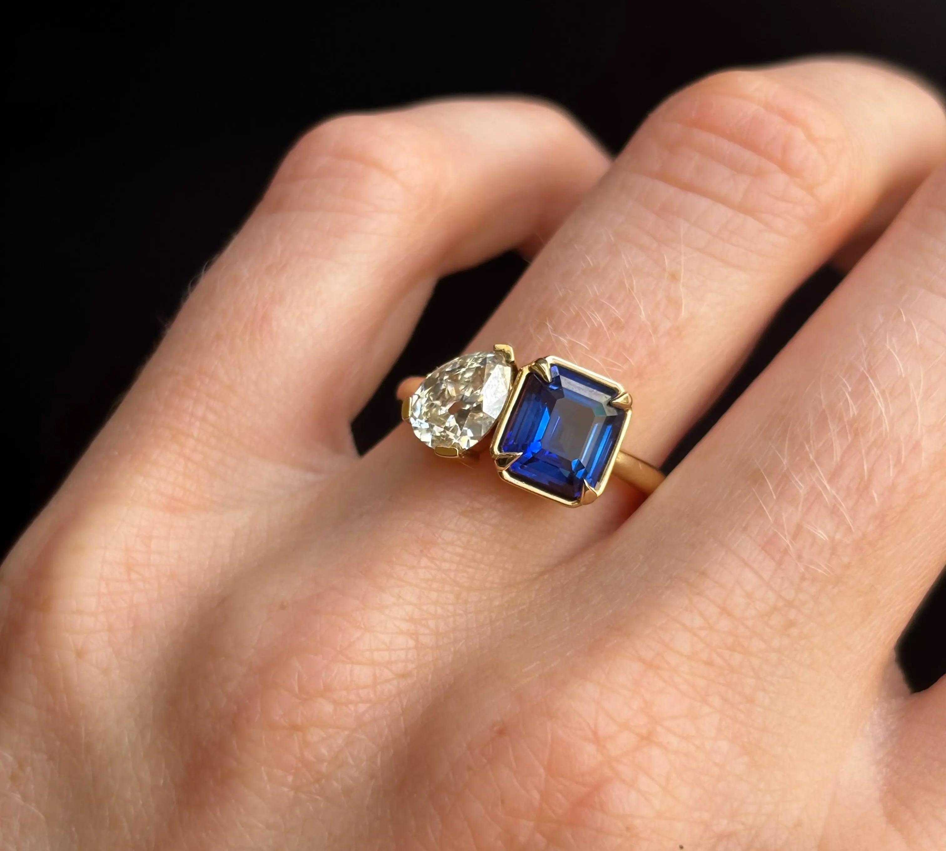 1.02ct Pear Shape Diamond and 2.09ct Sapphire Toi et Moi [on hand]