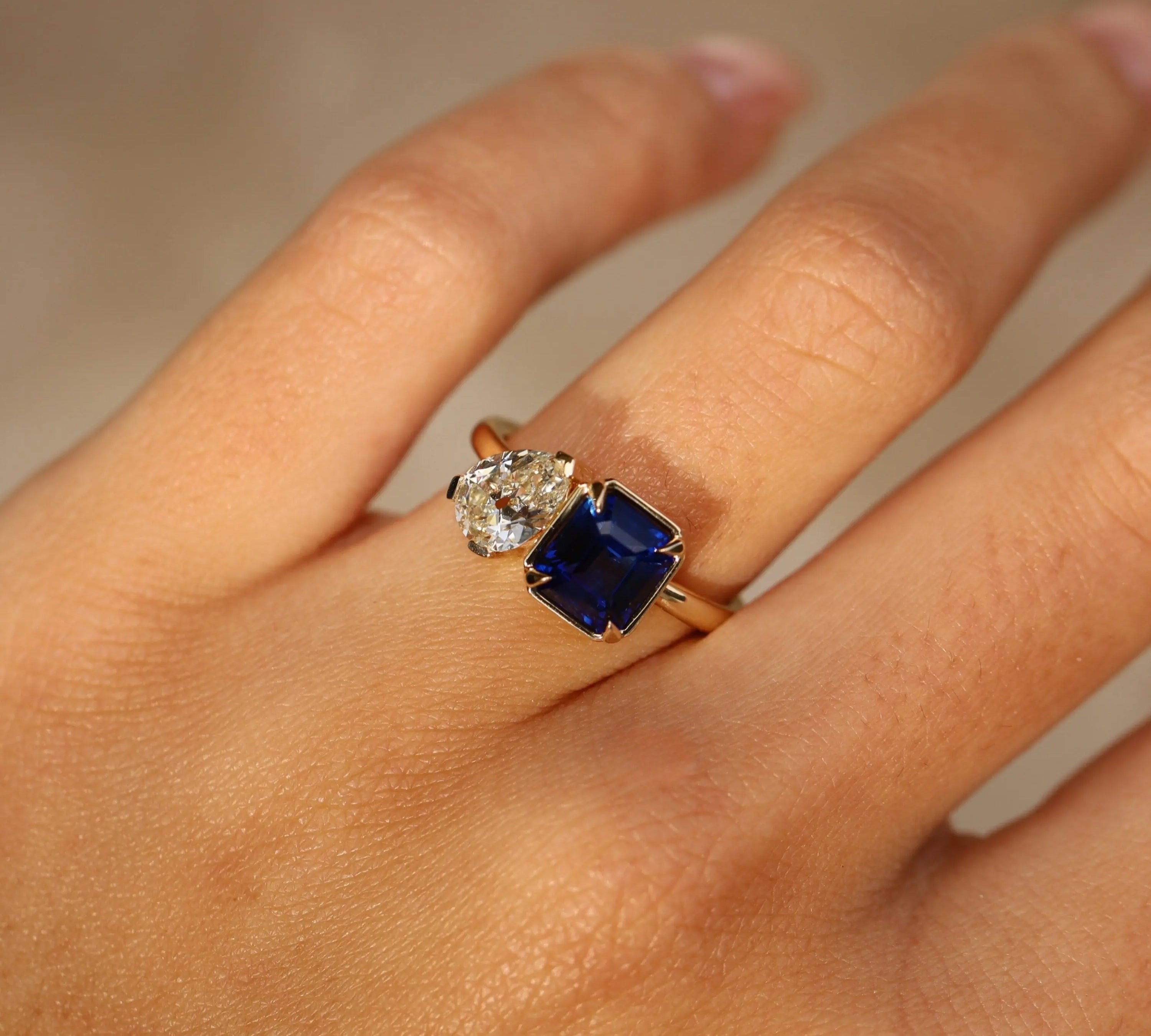 1.02ct Pear Shape Diamond and 2.09ct Sapphire Toi et Moi [on hand]