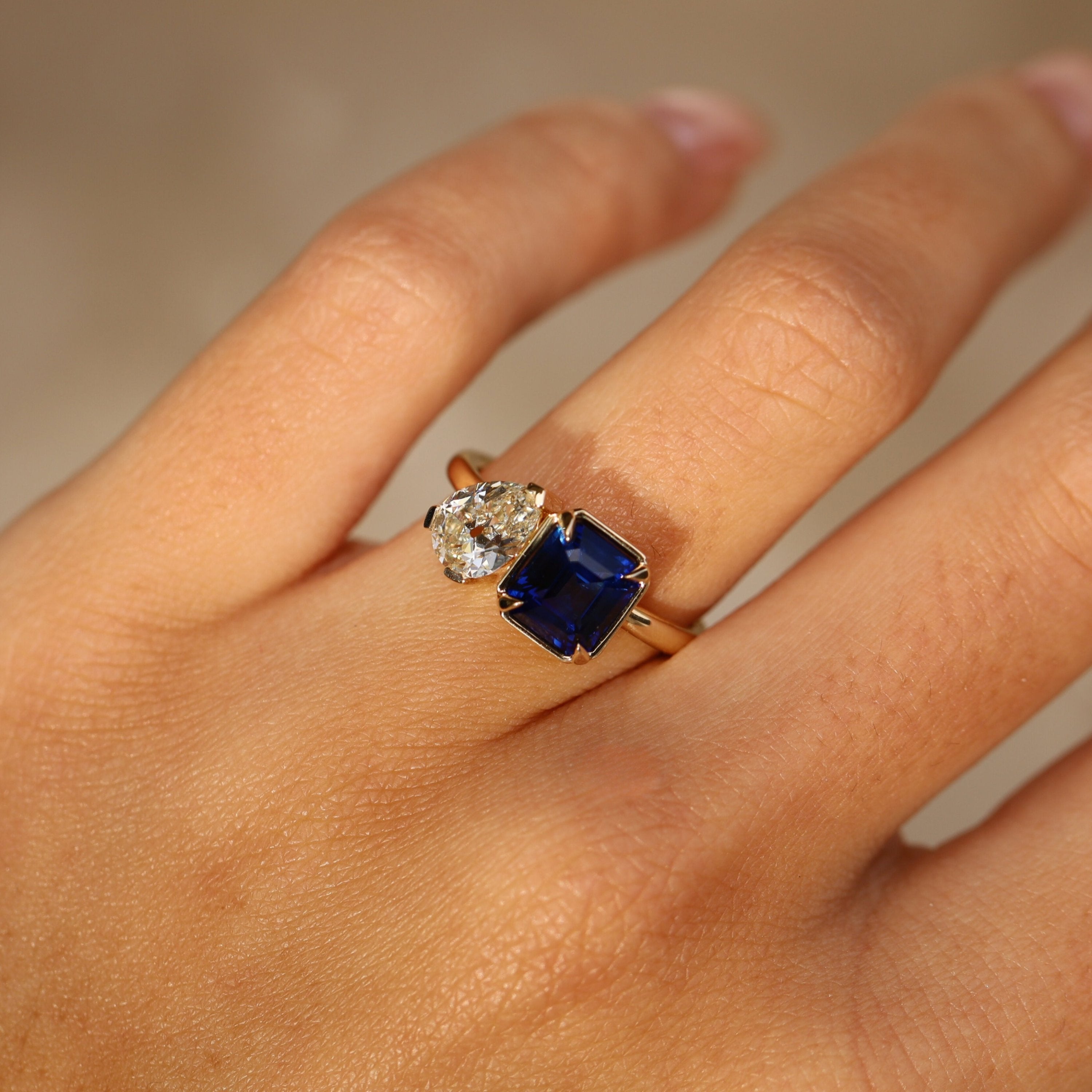 1.02ct Pear Shape Diamond and 2.09ct Sapphire Toi et Moi [on hand]