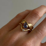 1.06ct Sapphire Twist Ring [on hand]