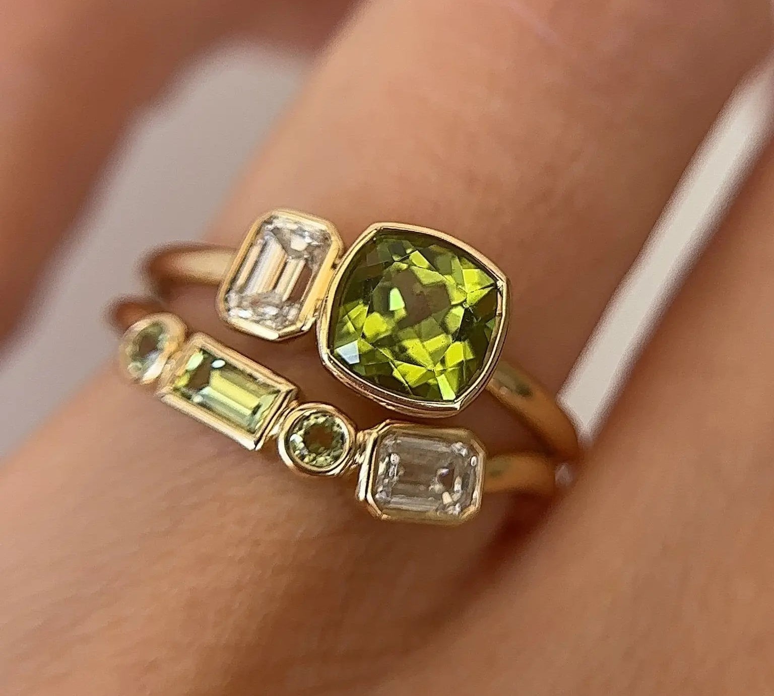 1.10ct Peridot and Diamond Toi et Moi with Tracer Band [on hand]