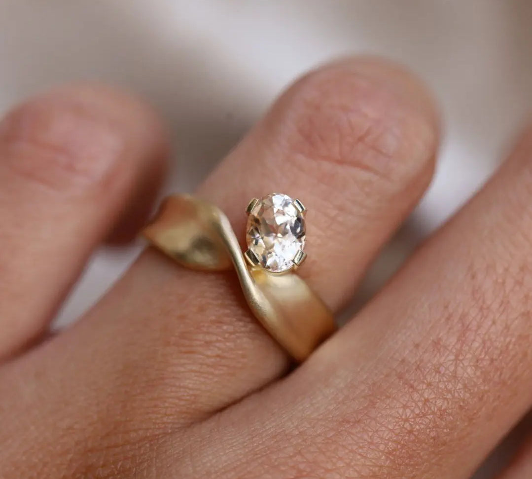 1.18ct Peach Sapphire Twist Ring 