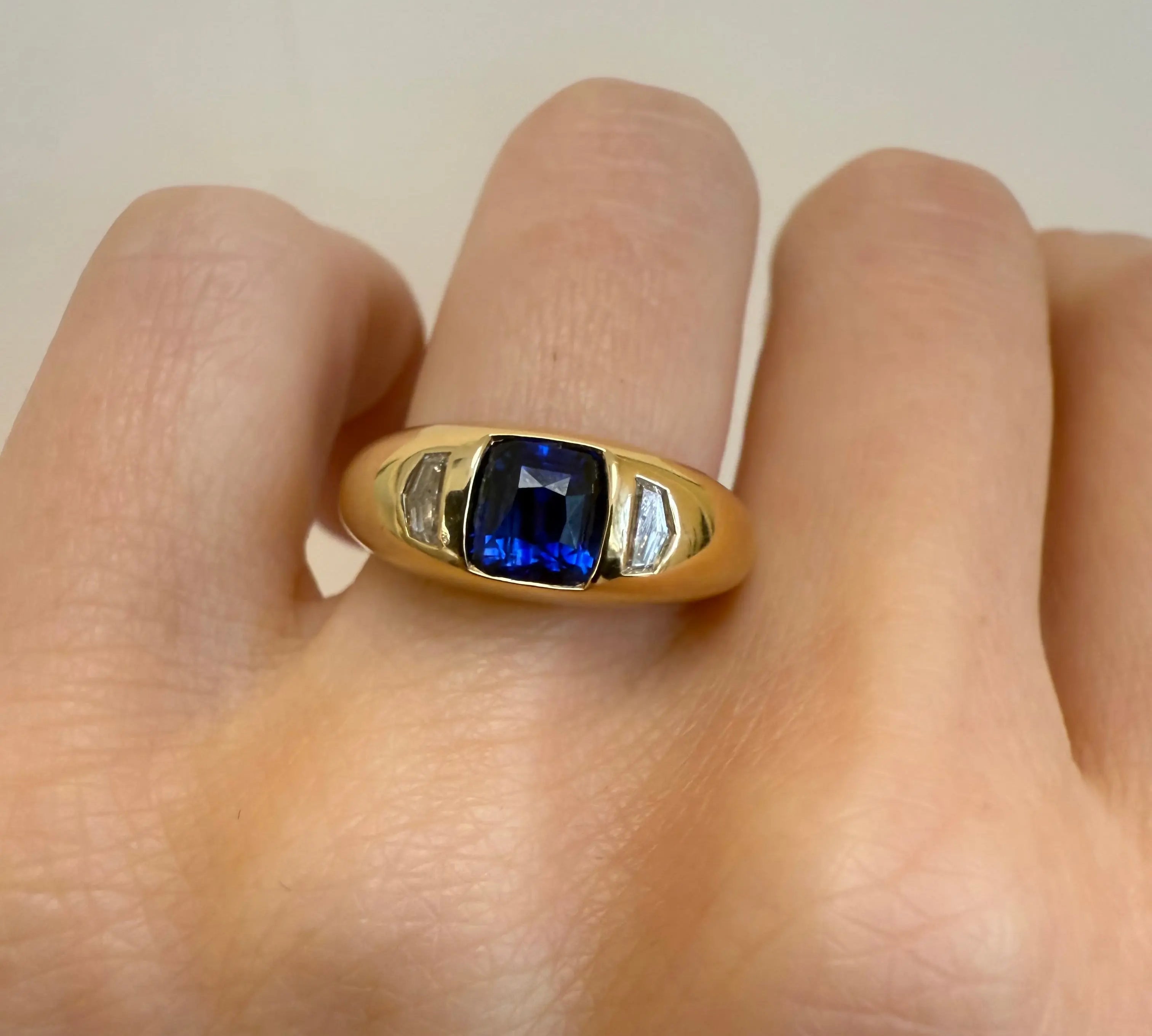 1.58ct Blue Sapphire & White Cadillac Diamond Bombe Ring [on hand]