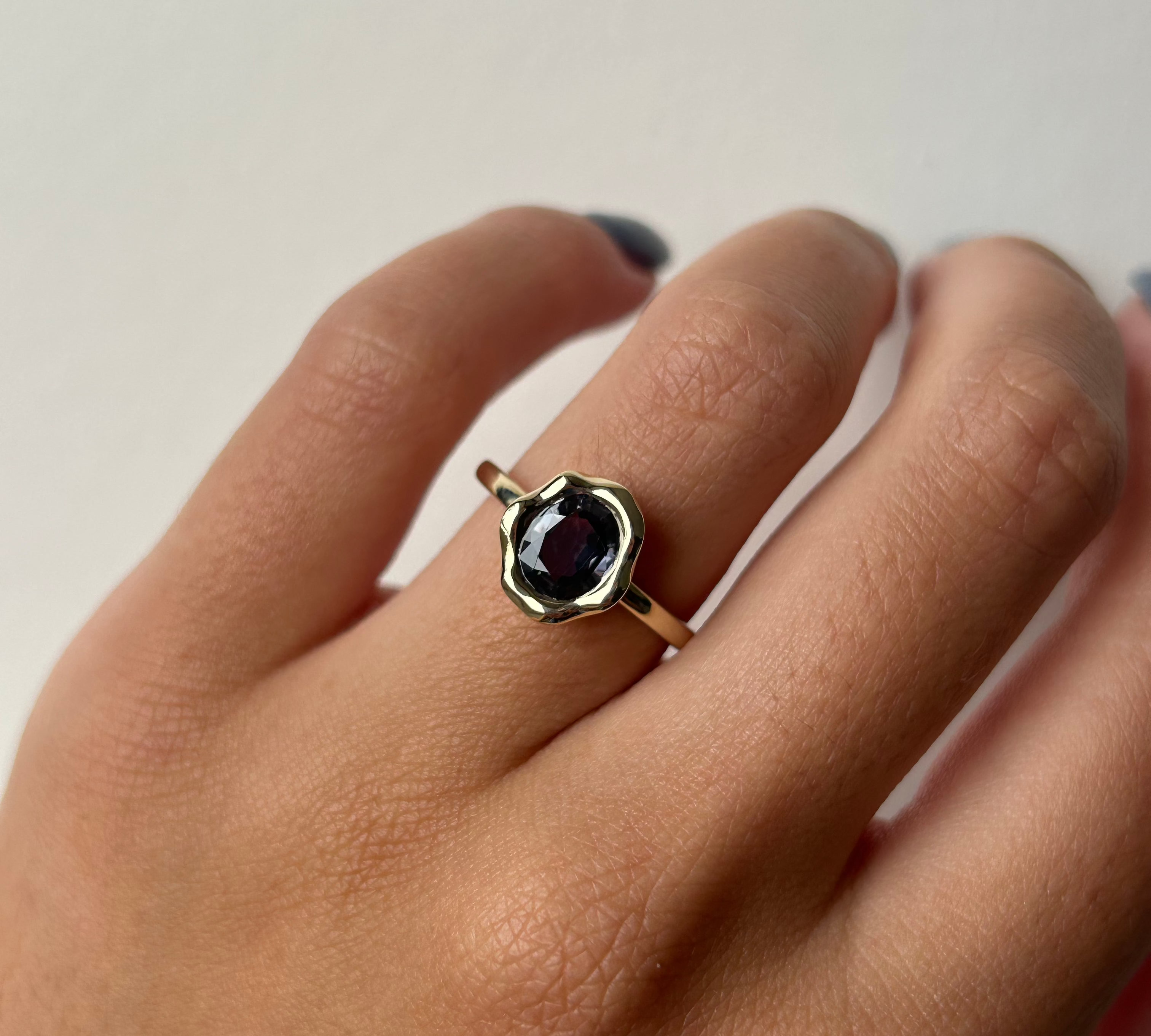 1.58ct Color Change Sapphire Abstract Bezel Ring [on hand]