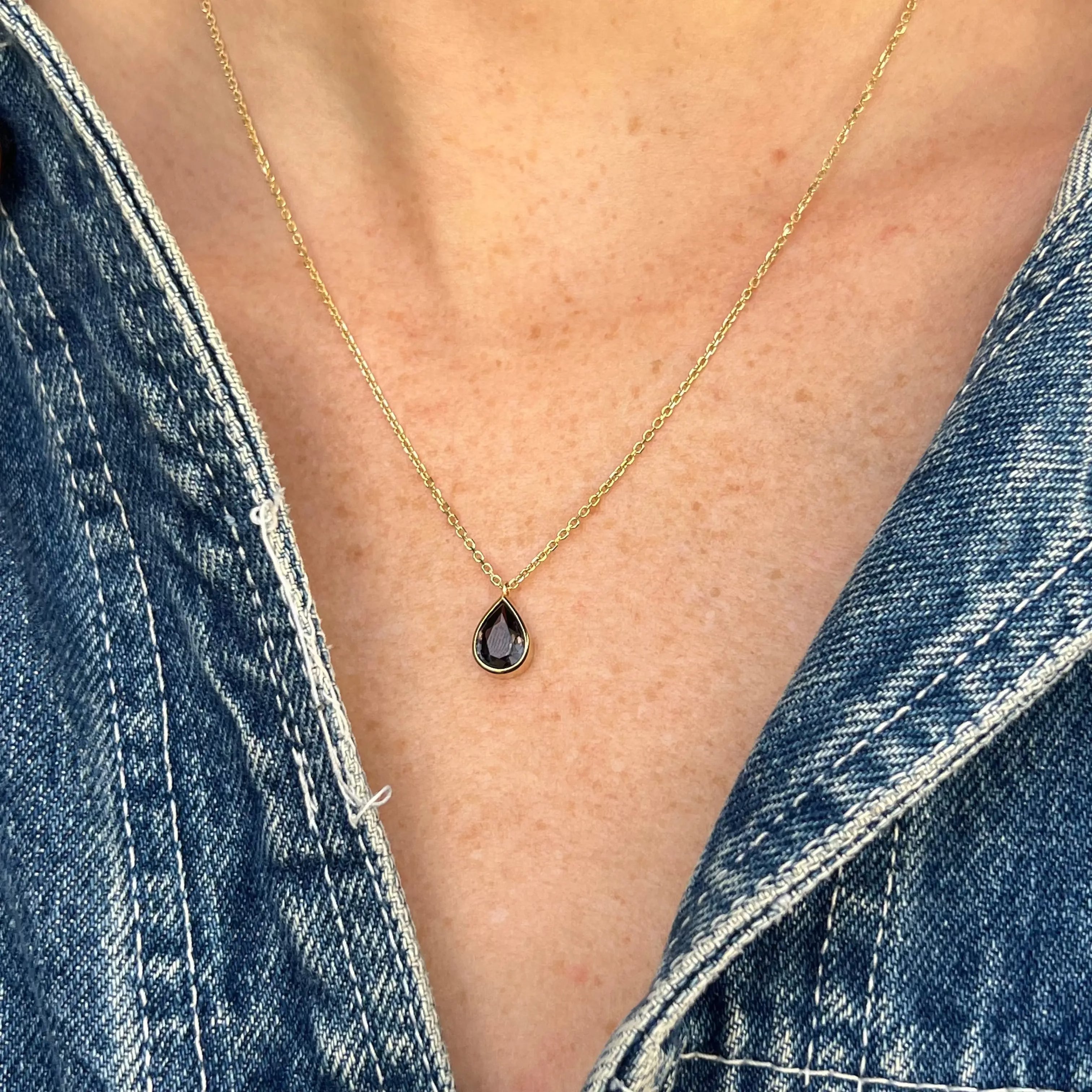 1.73ct Spinel Pear Shape Necklace
[on neck]