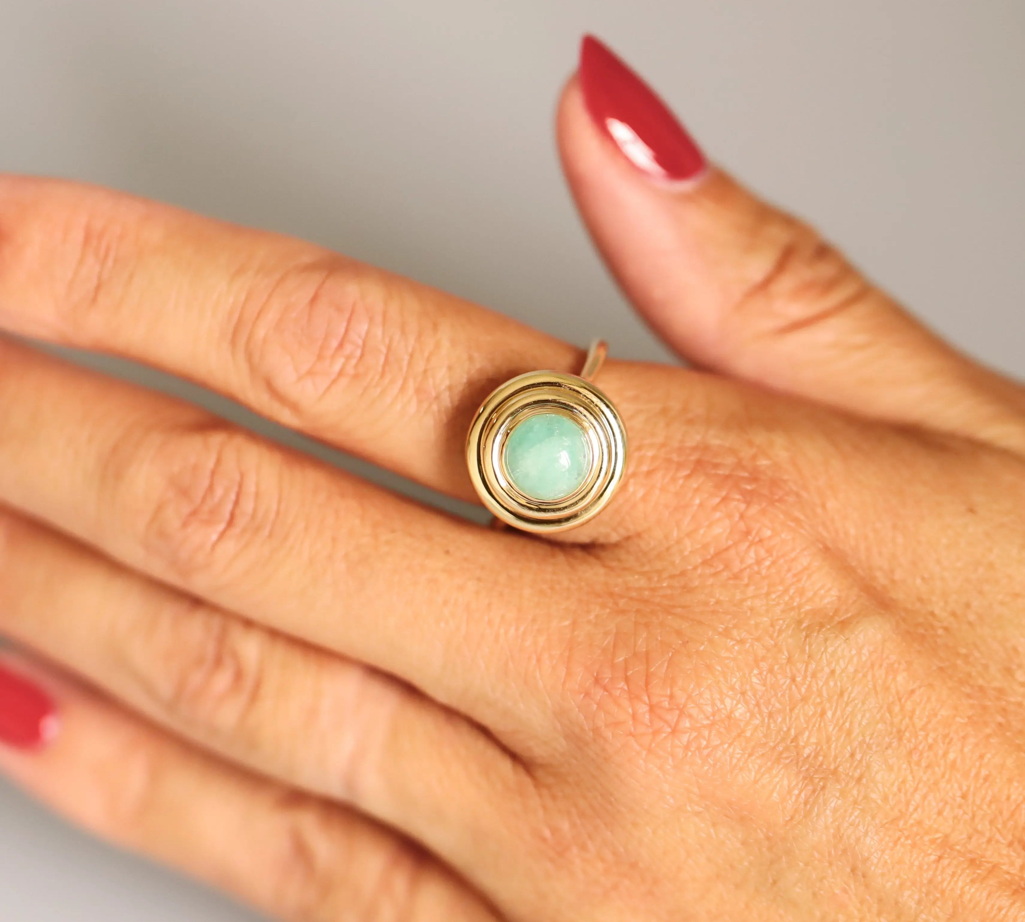 2.04 Beryl In-Orbit Ring on hand