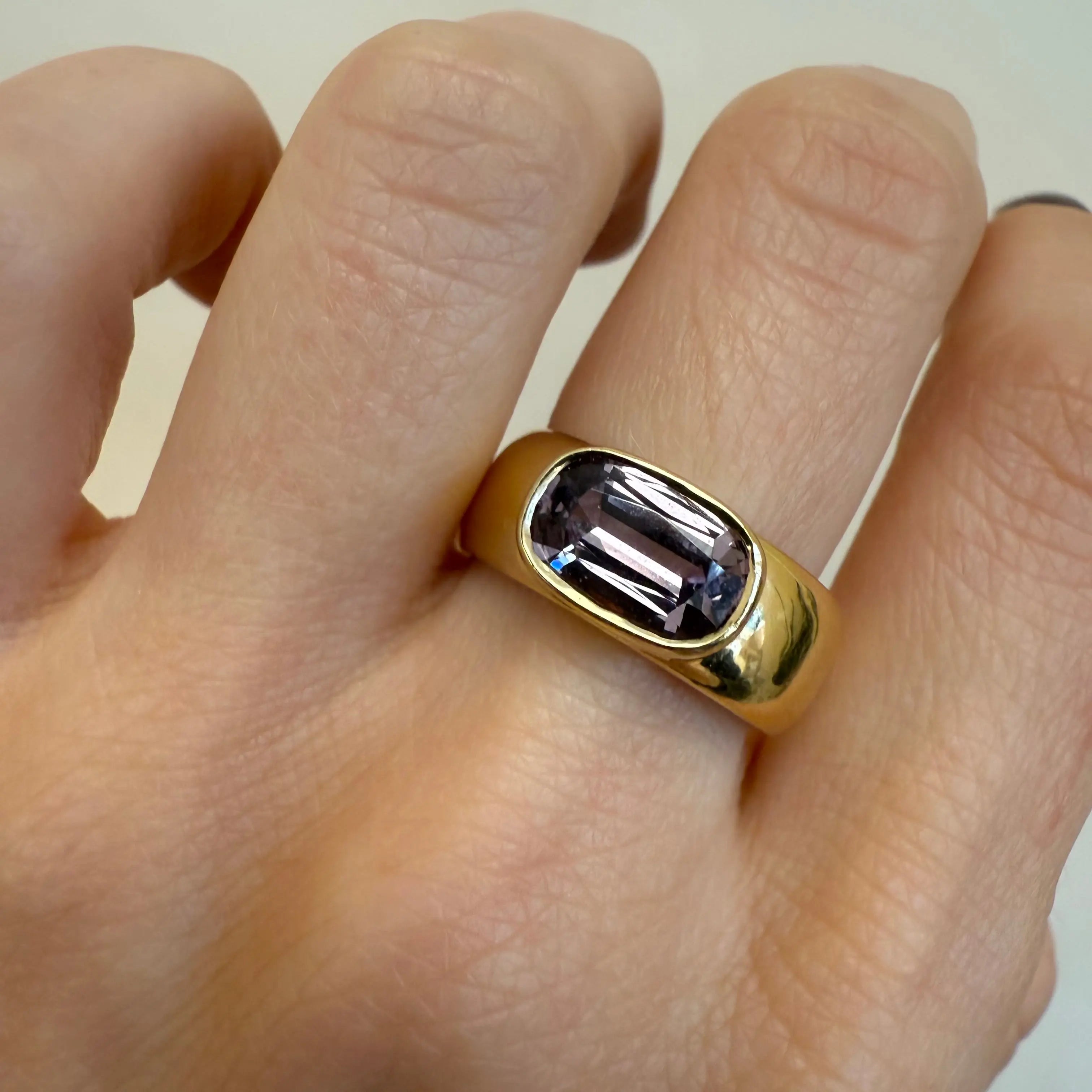 2.39ct Spinel Cigar Band [on hand]