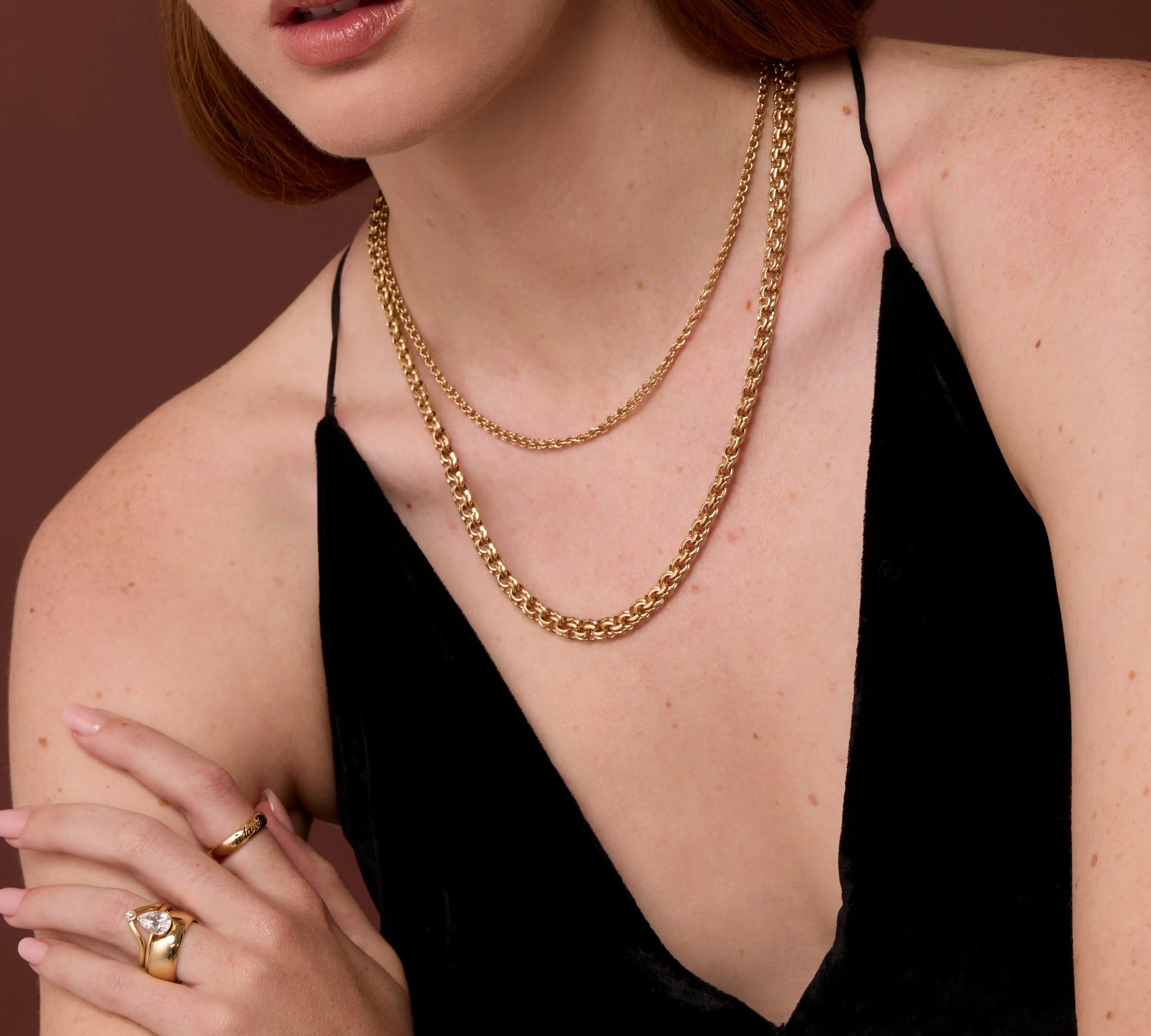 Close up of woman's décolletage featuring the 3.5mm Double Link Chain