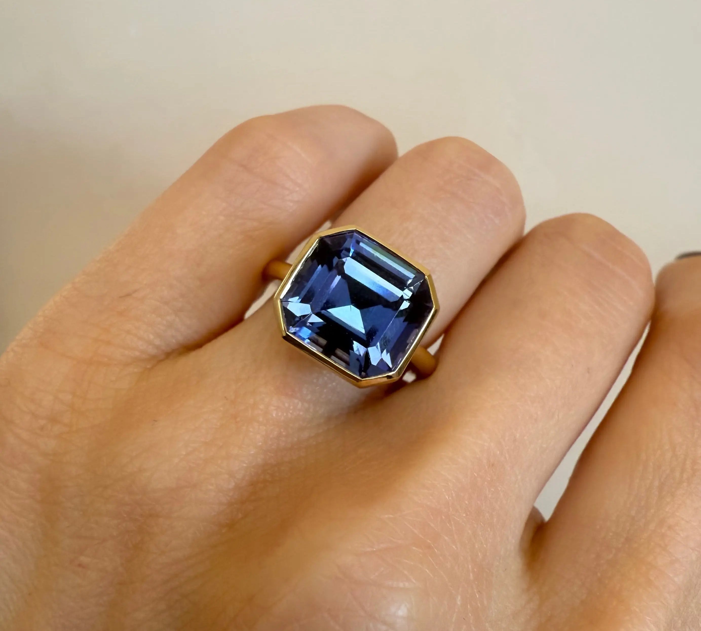 7.54ct Tanzanite Bezel Ring [on hand]