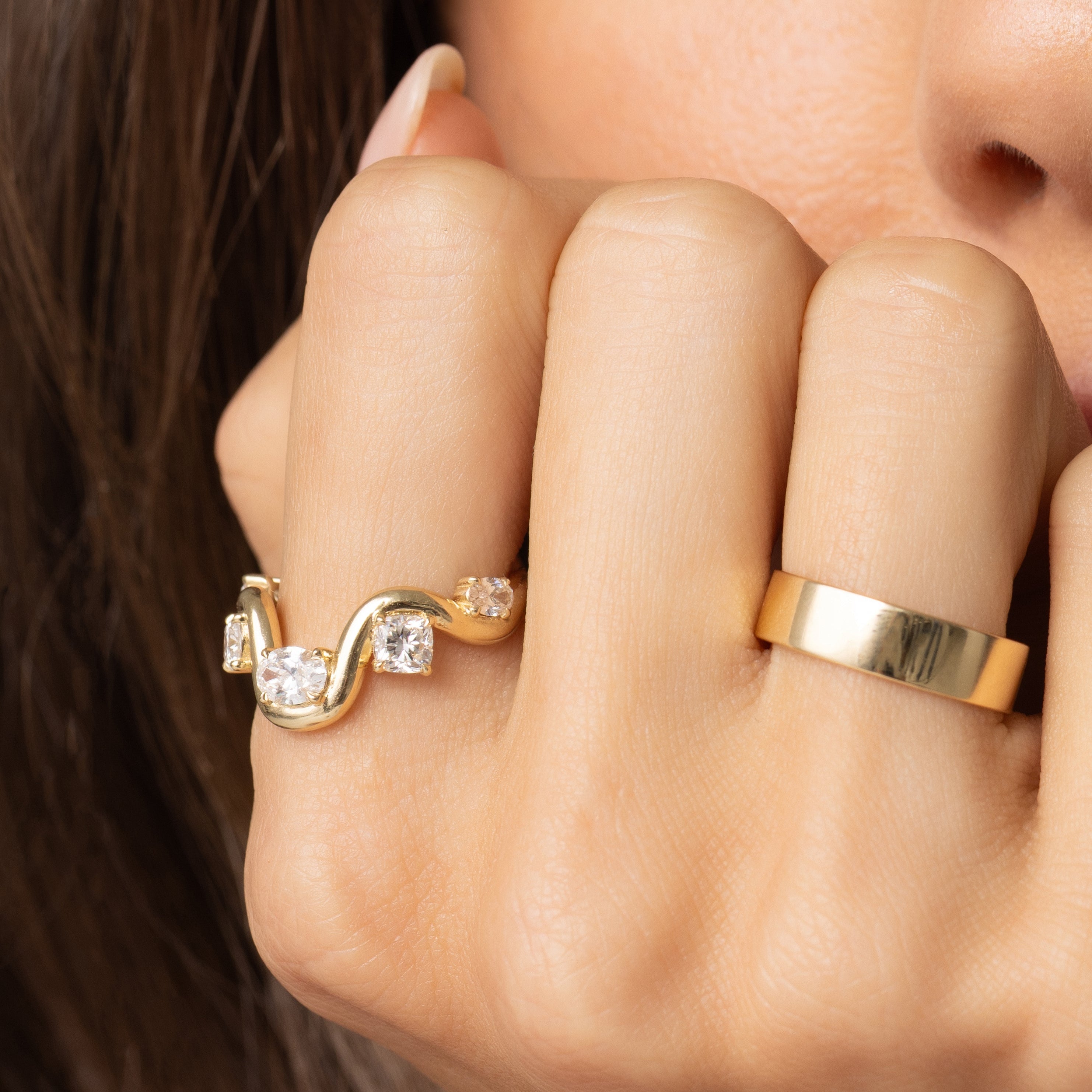 Close up of model with hand resting on her face, featuring Arno Serpentine Band