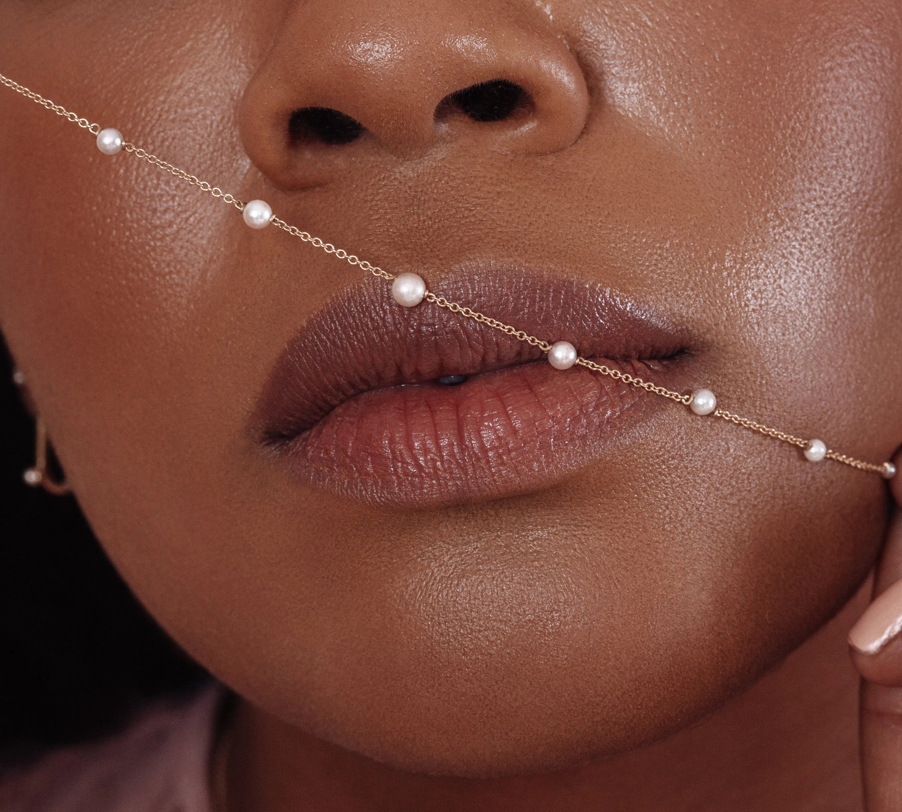 Dainty Pearl Choker Marrow Fine