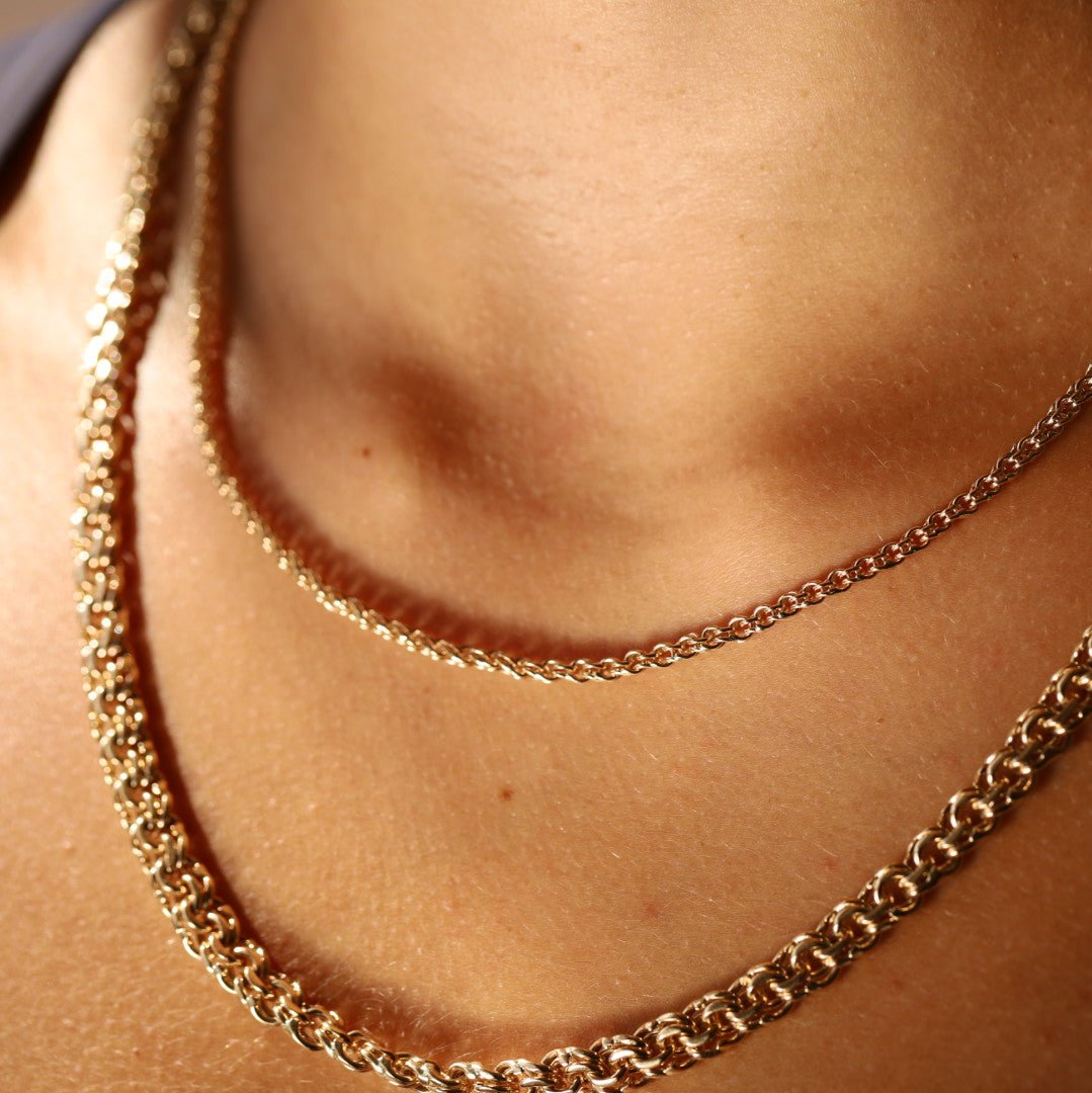 3.5mm Double Link Chain [on neck]