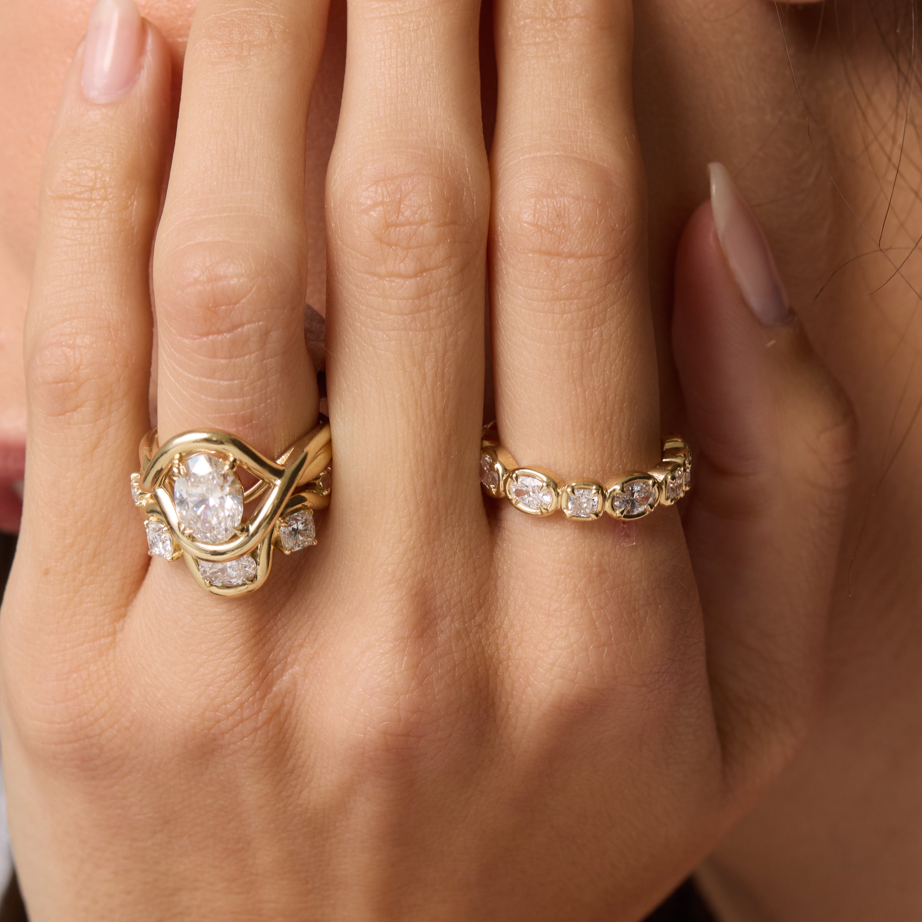 Close up of Lisse Eternity Band on woman's pointer finger