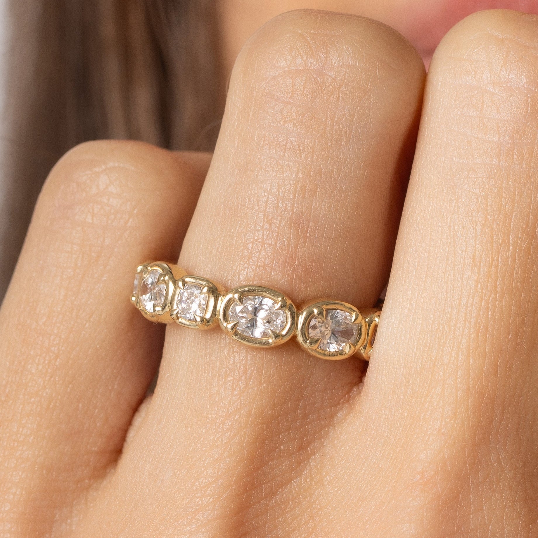 Close up of Lisse Eternity Band on woman's hand