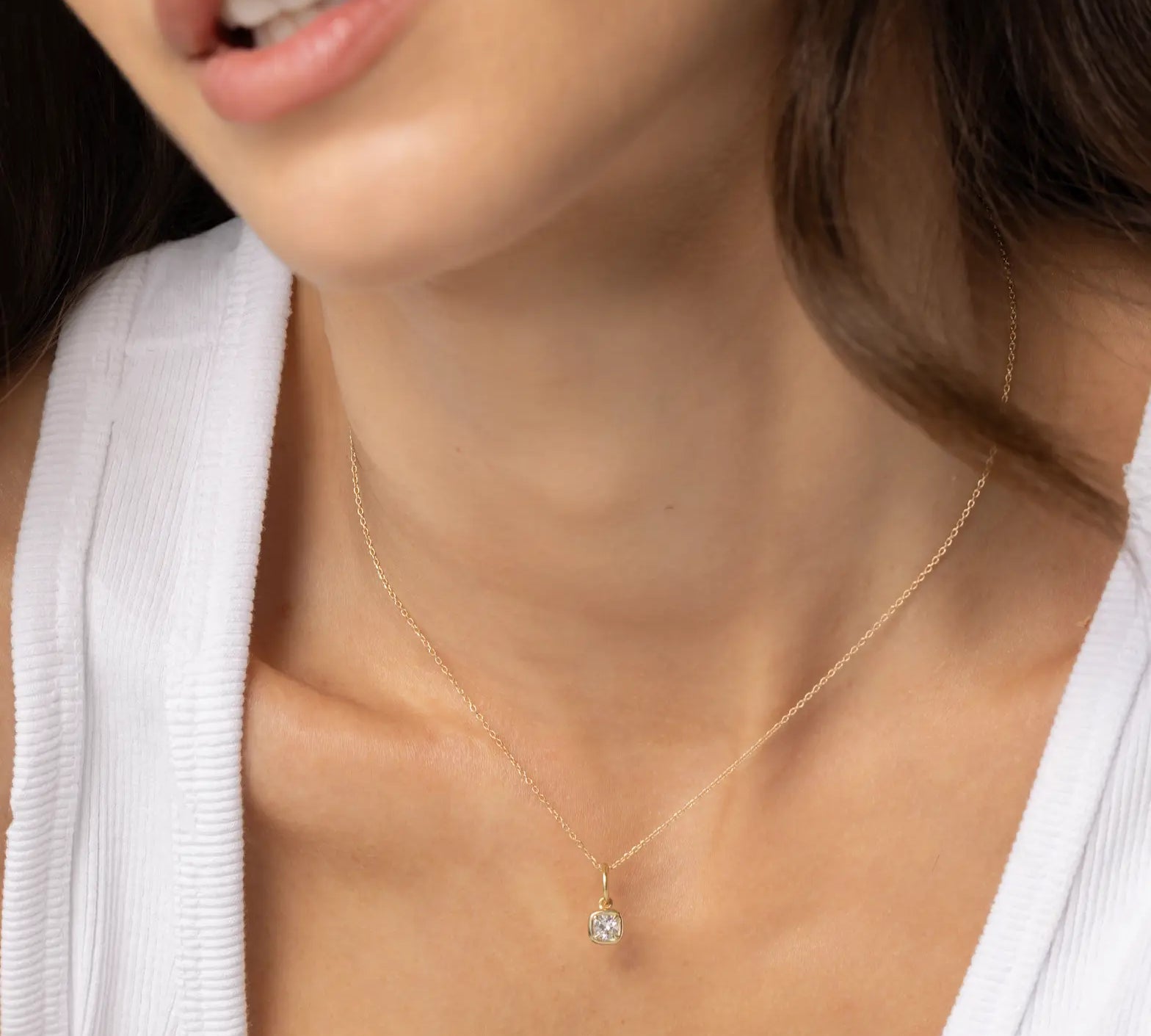 Close up of Nina Cushion Pendant on woman's décolletage 