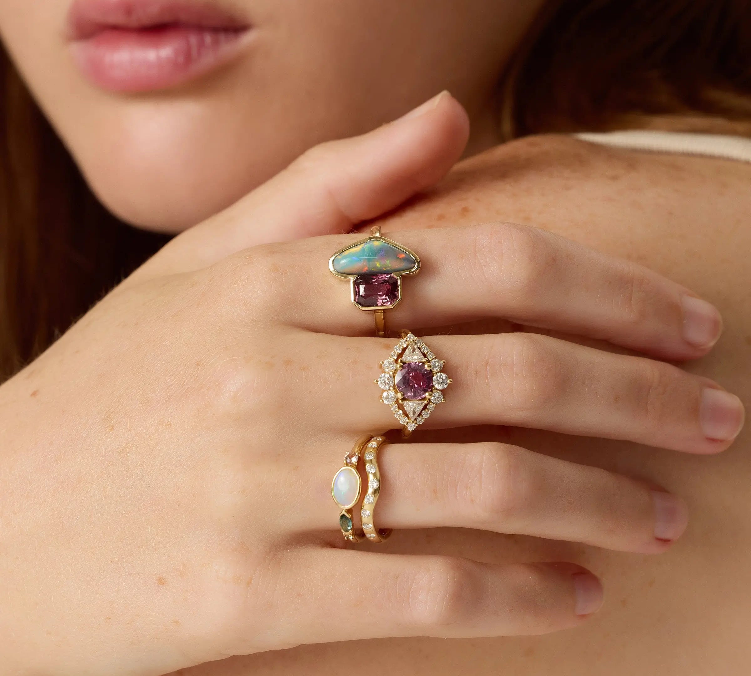 3.15ct Opal and 2.32ct Sapphire Ring [on hand]