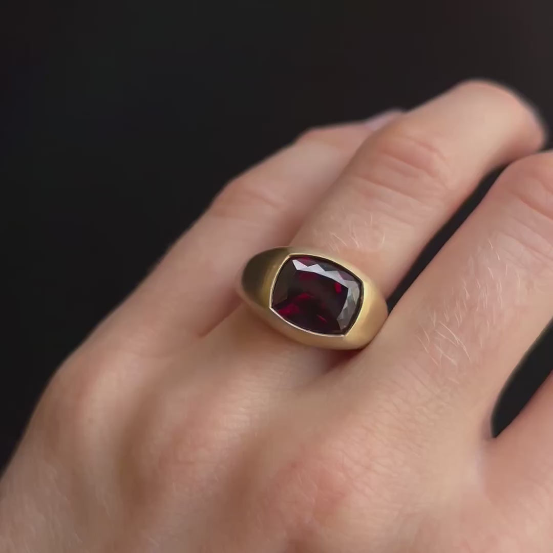 5.06ct Garnet Pinky Bombe - [on hand]