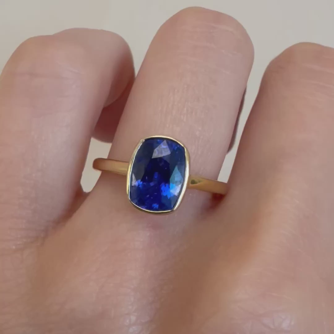 2.75ct Blue Sapphire Cushion Tessa Ring [on hand]