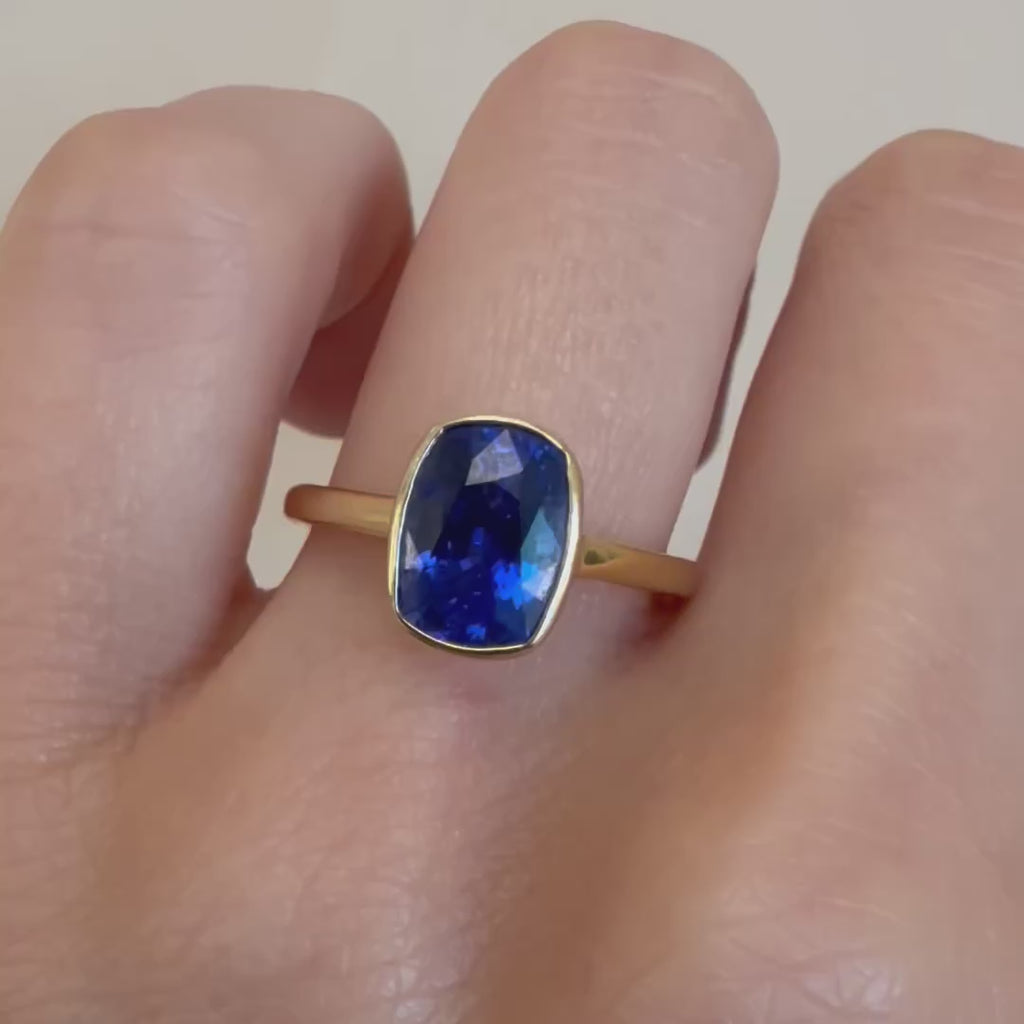 2.75ct Blue Sapphire Cushion Tessa Ring [on hand]