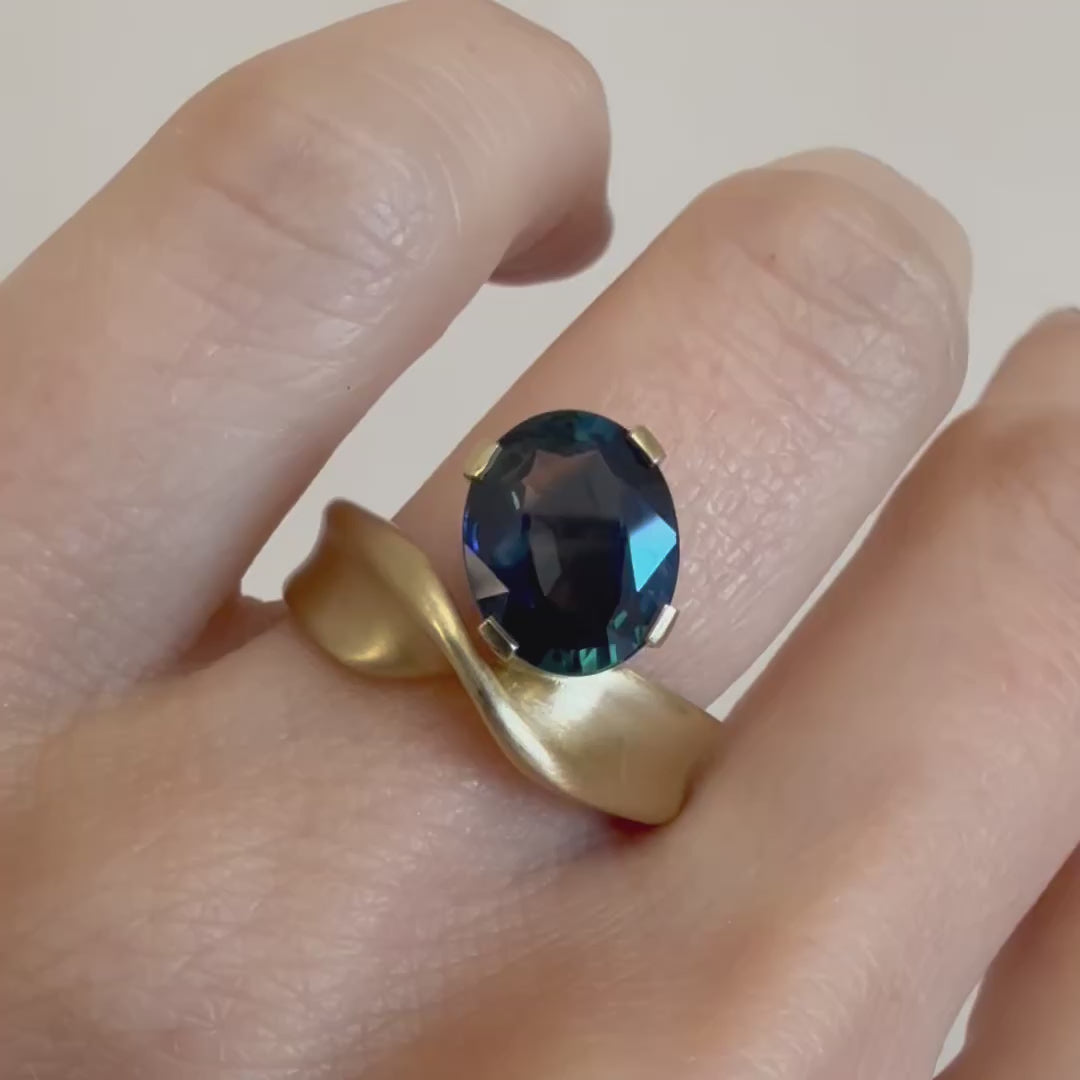 2.67ct Oval Sapphire Twist Ring