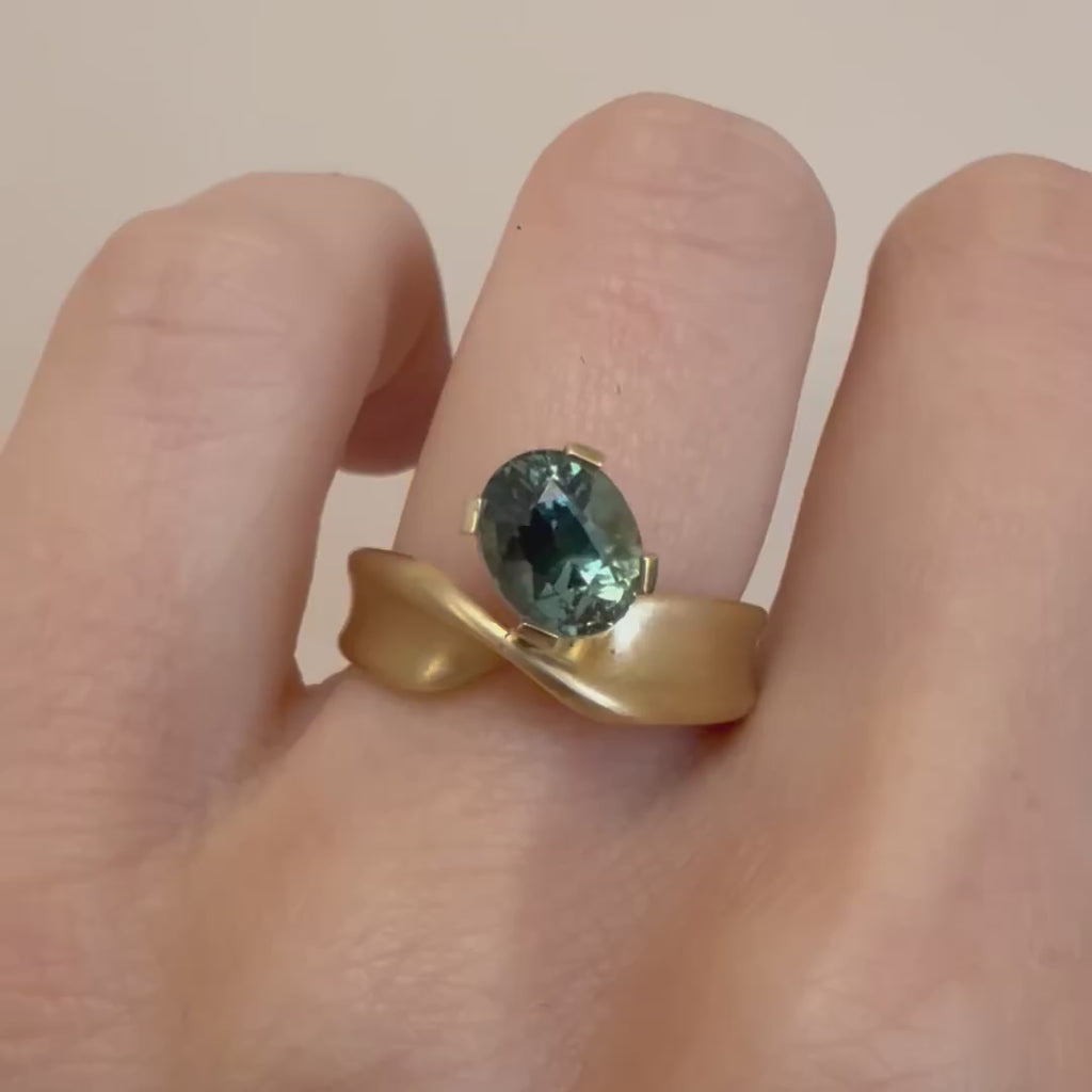 2.07ct Teal Oval Sapphire Twist Ring [on hand]