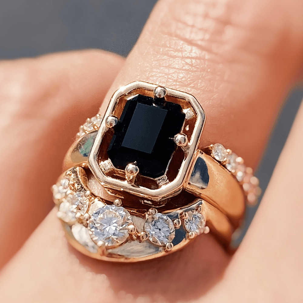 Black onyx ring for men in 18-karats gold